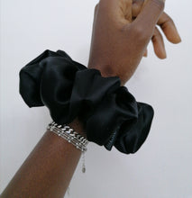 Load image into Gallery viewer, "True Vanilla" Mulberry Silk Scrunchie