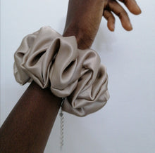 Load image into Gallery viewer, "Ikoyi" Mulberry Silk Scrunchie
